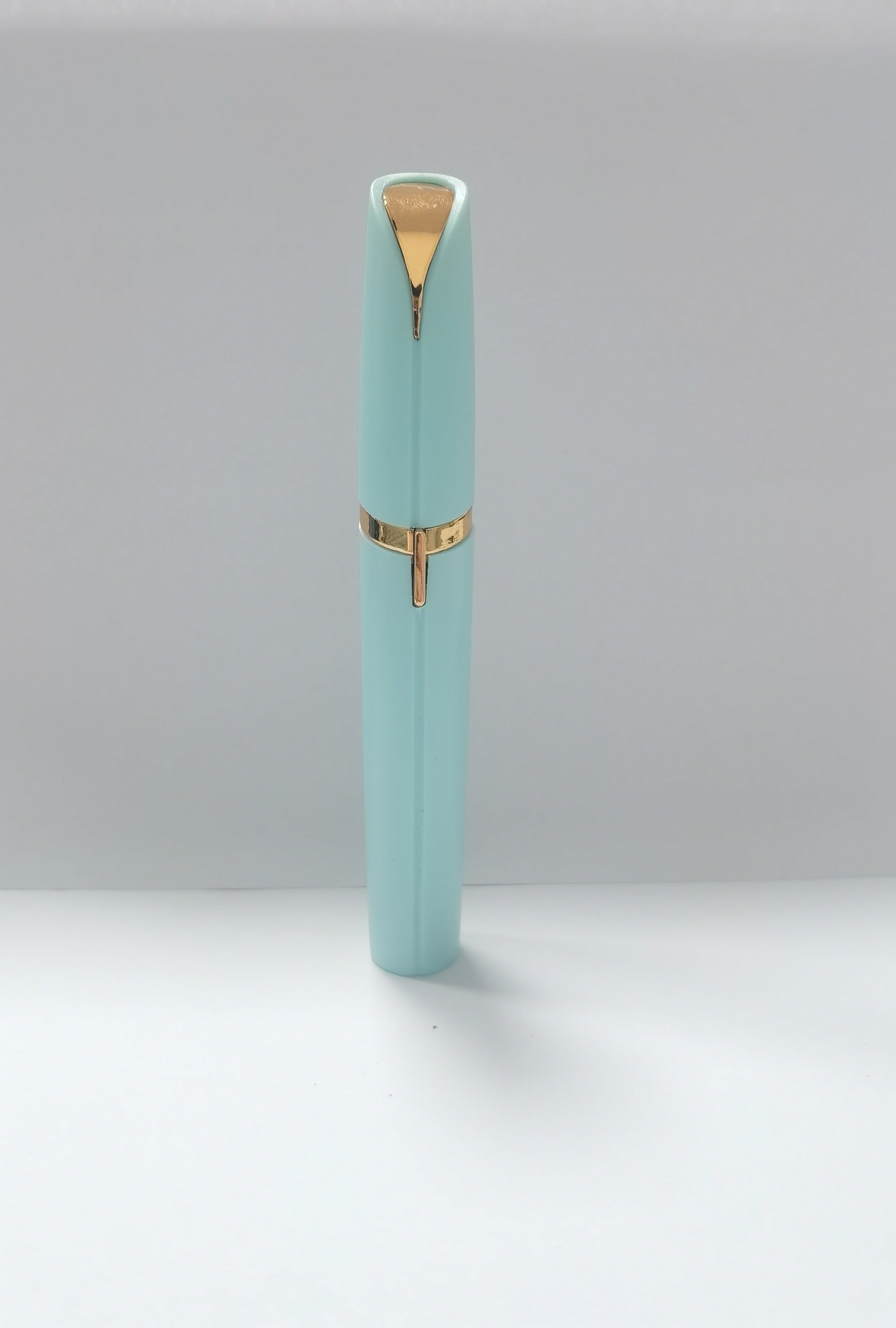 Mini Electric Eyebrow Shaver – Precision, Comfort, and Portability - YanaChi Store