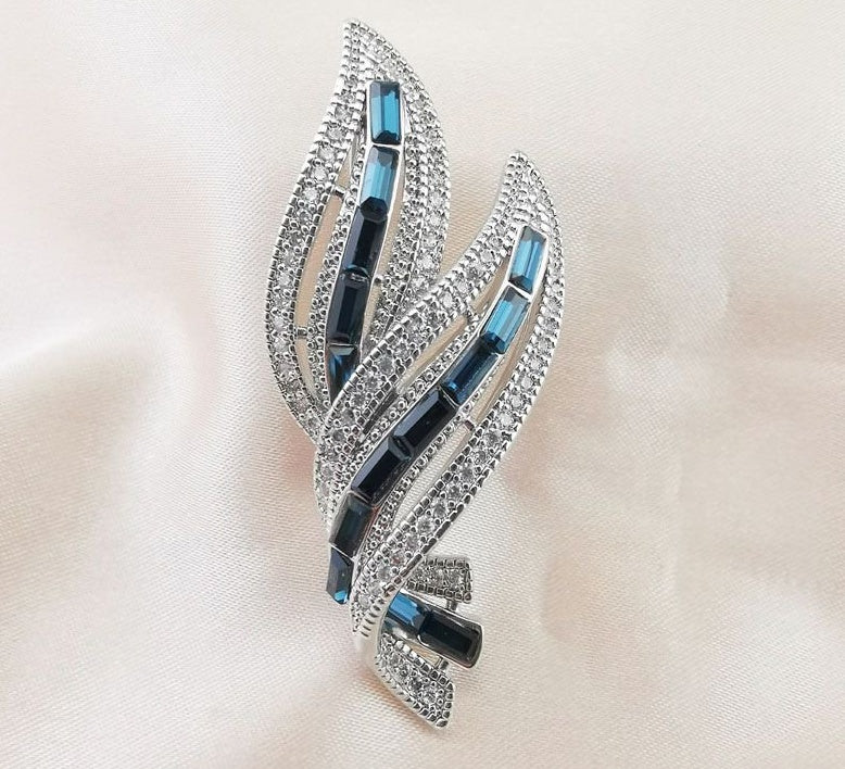 Xiaoxiangfeng Diamond Studded Leaf Brooch - YanaChi Store