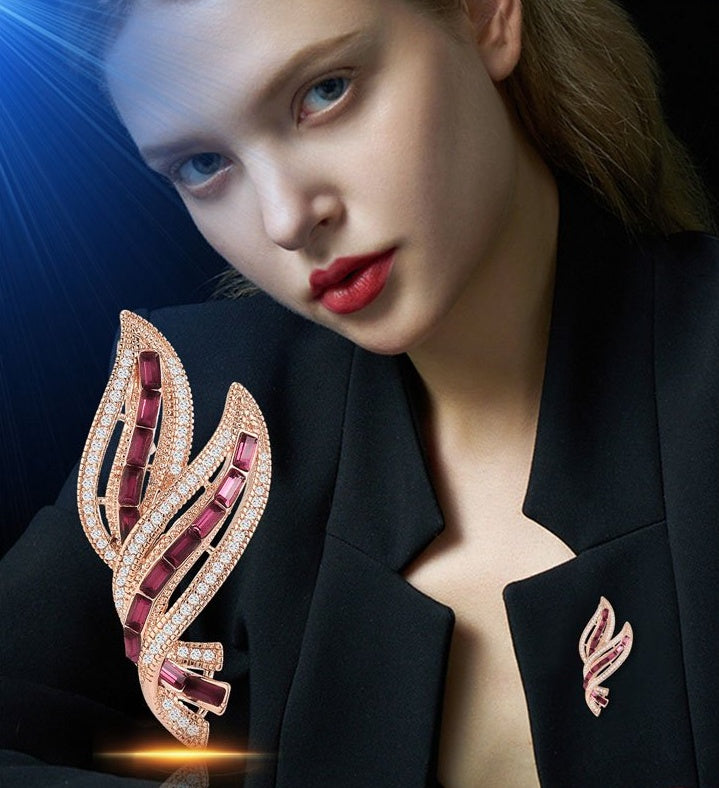 Xiaoxiangfeng Diamond Studded Leaf Brooch - YanaChi Store