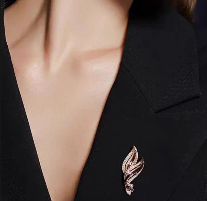 Xiaoxiangfeng Diamond Studded Leaf Brooch - YanaChi Store